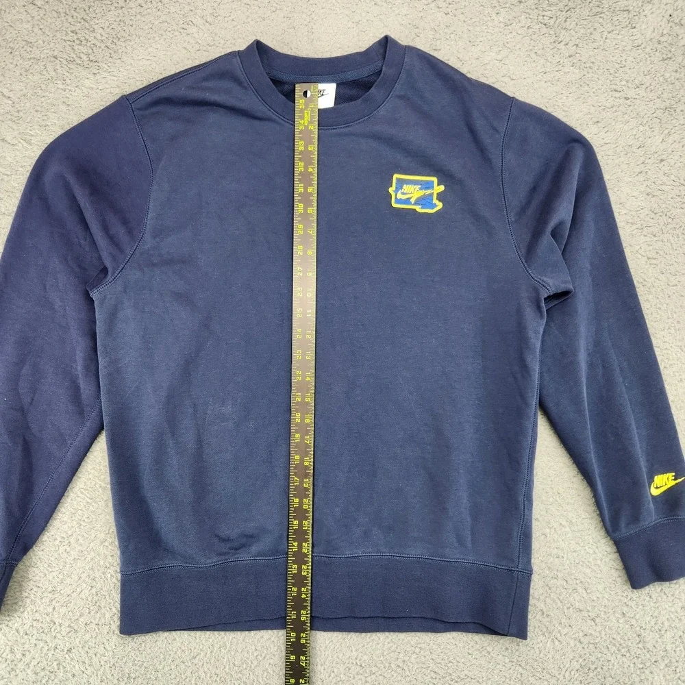 Nike Sportswear Club Fleece Crewneck Sweatshirt Mens M Blue Lightning Graphic